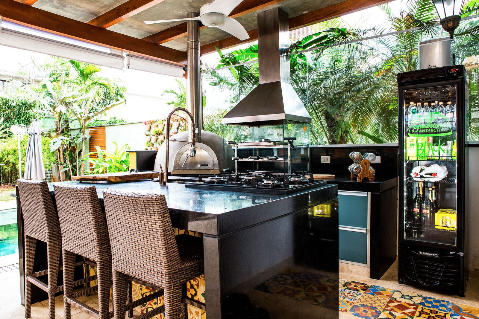 Casa nova com piscina