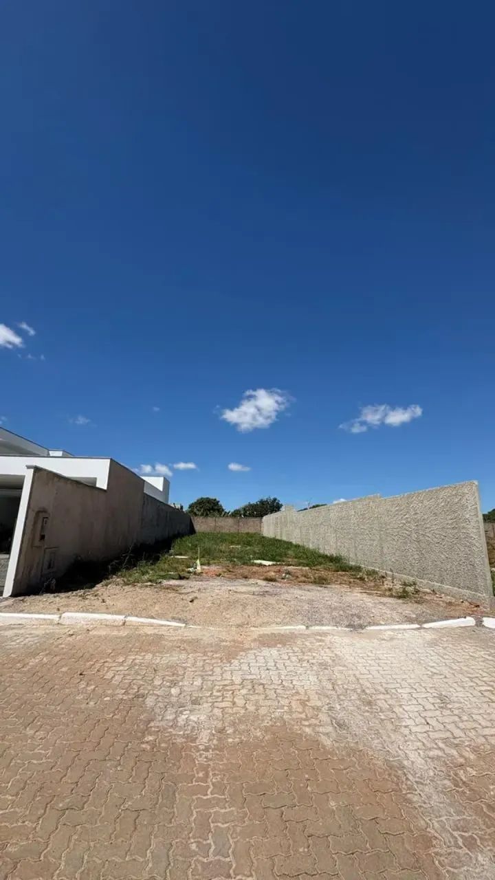 Terreno plano em condomínio